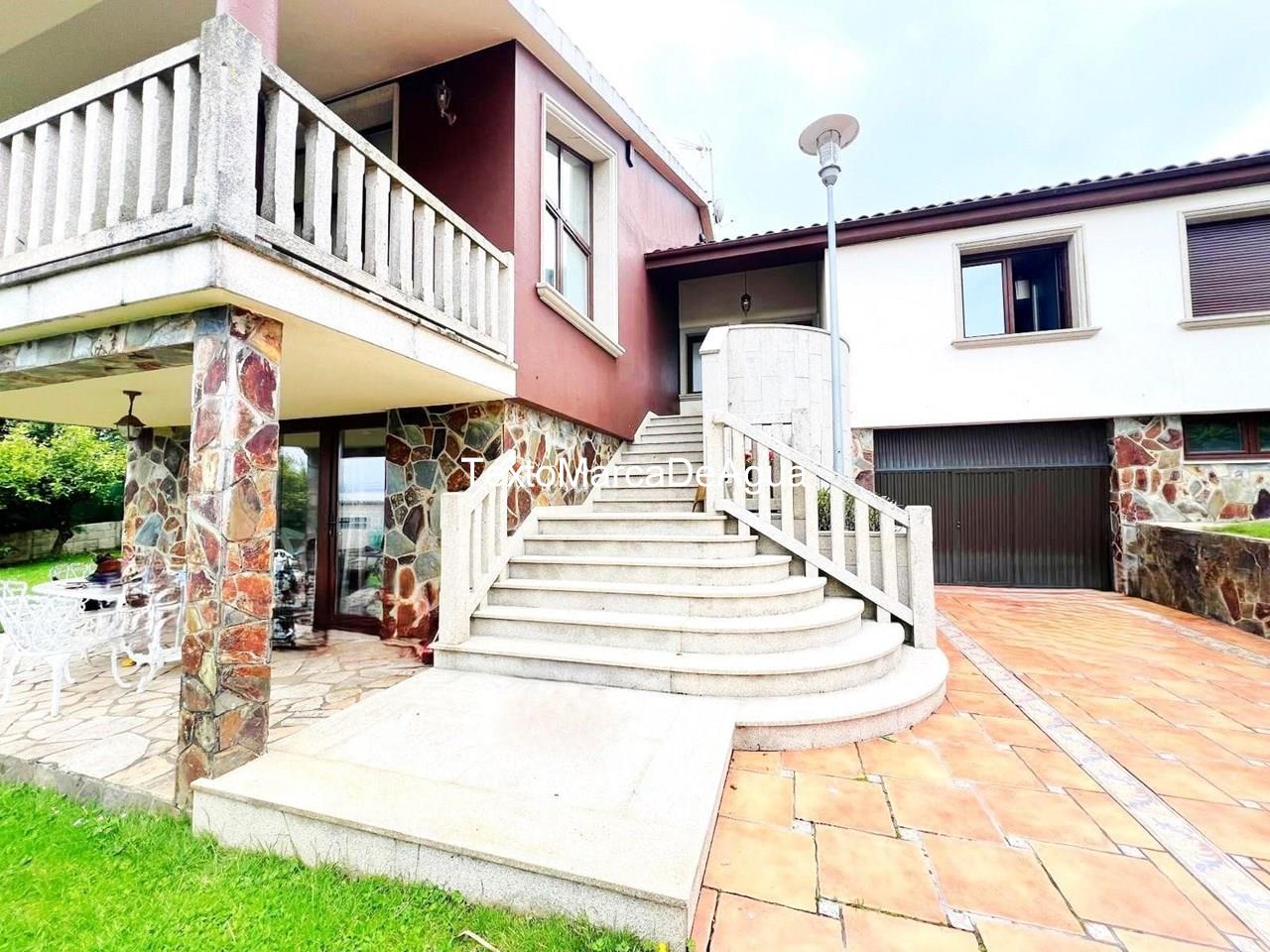 Foto 1 Casa +independiente en venta en Boqueixón