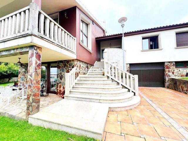 Casa +independiente en venta en Boqueixón