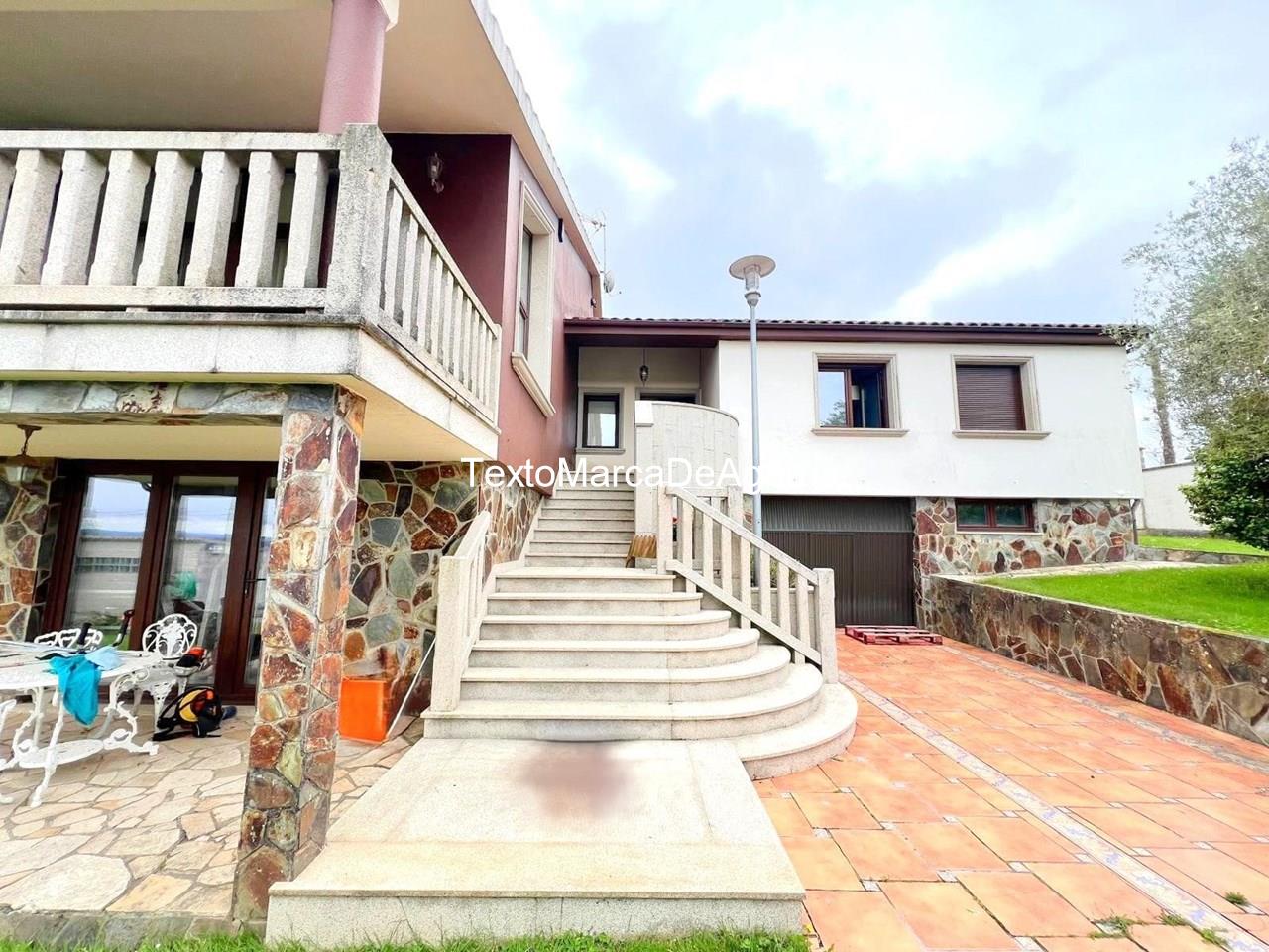 Foto 4 Casa +independiente en venta en Boqueixón