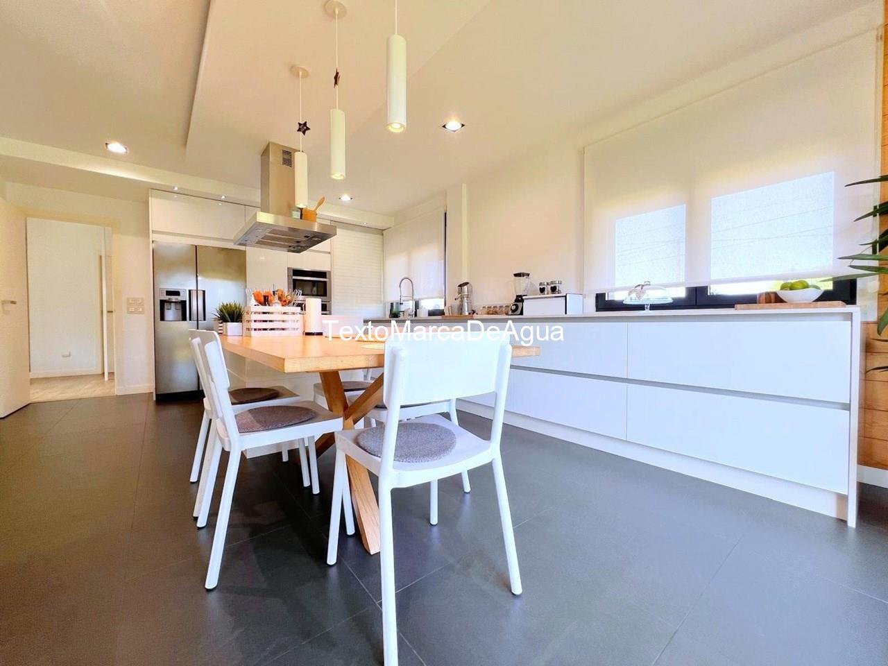 Foto 14 Venta de espectacular CHALET UNIFAMILIAR en Teo