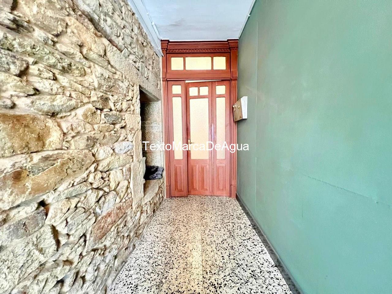 Foto 3 Venta de espectacular local comercial en Santiago de Compostela