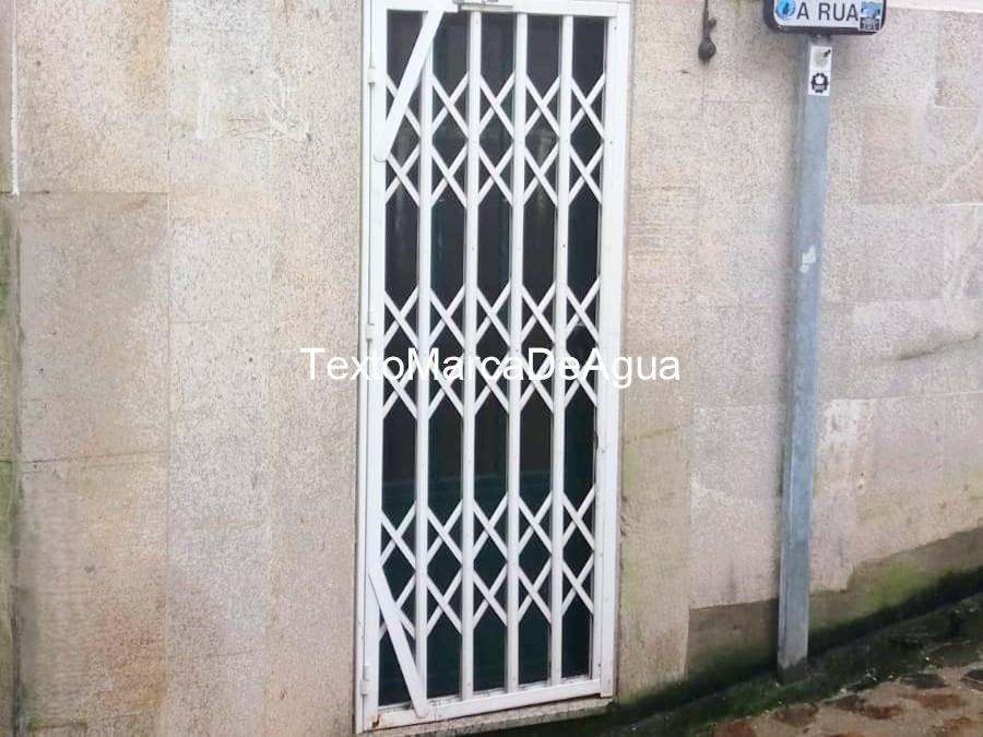 Foto 2 Venta de local comercial en Santiago de Compostela