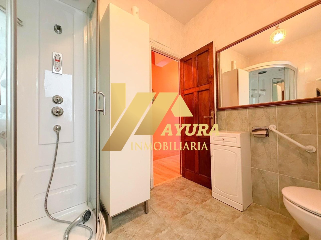 Foto 15 Venta de piso en Ensanche, Santiago de Compostela