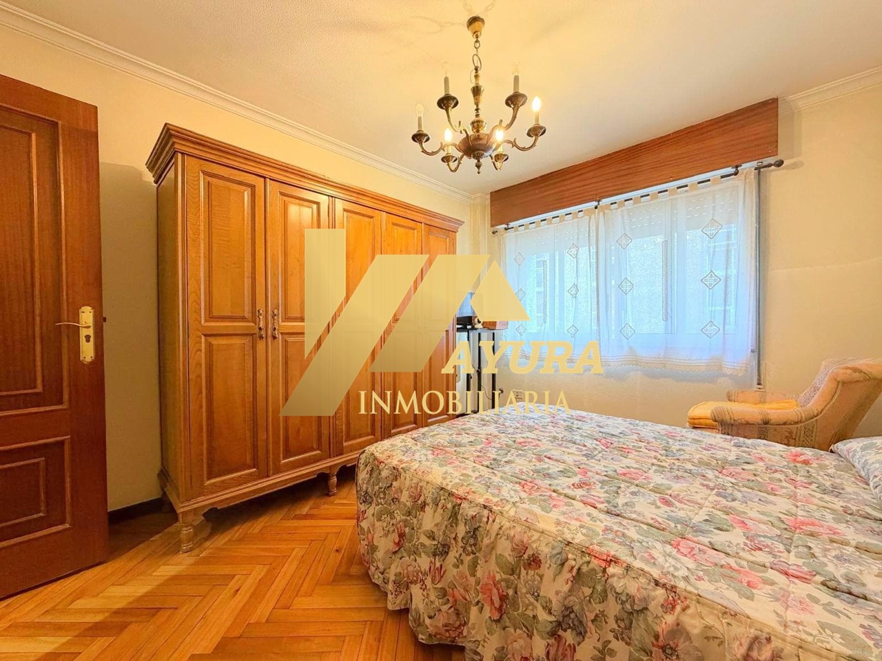 Foto 10 Venta de piso exterior con terraza en el Ensanche de Santiago de Compostela