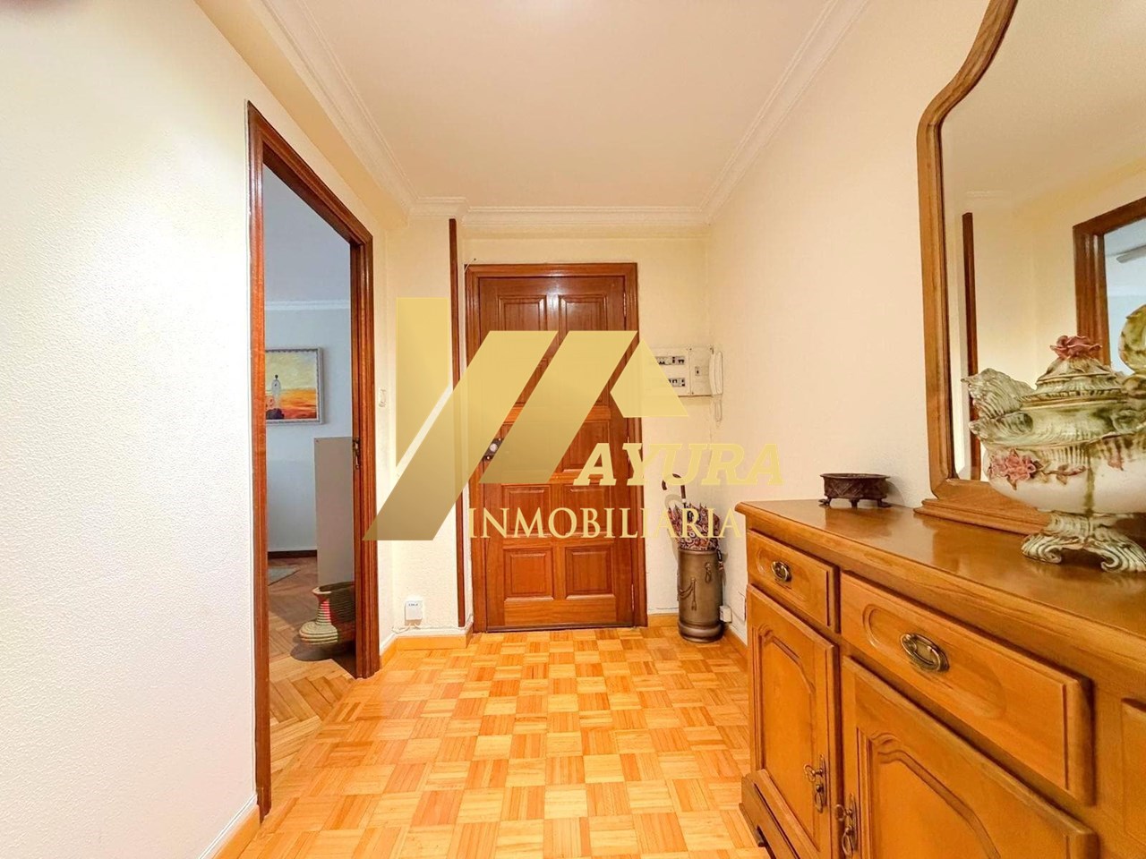 Foto 2 Venta de piso exterior con terraza en el Ensanche de Santiago de Compostela